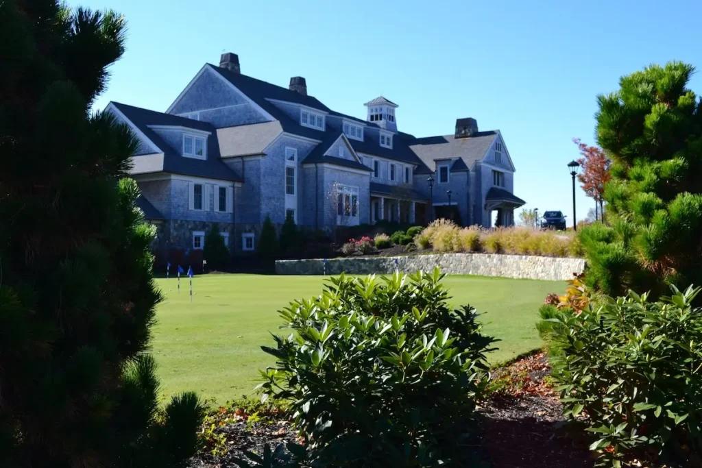 Fall cleanup service in Salem, Massachusetts